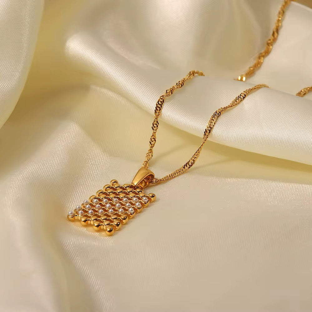 Elara Necklace