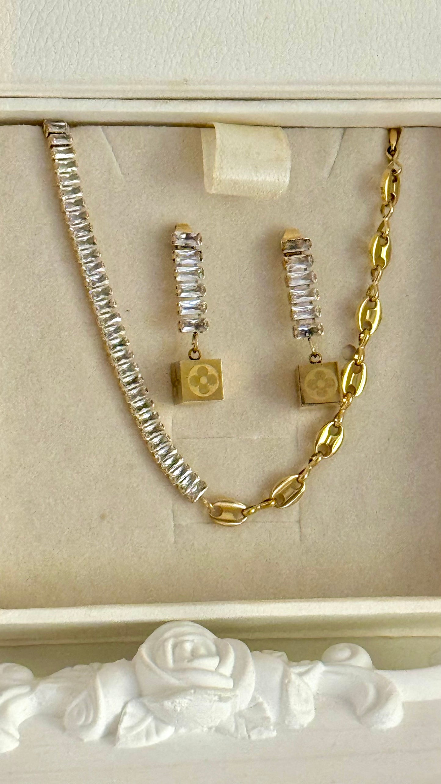 Cubella Set ( Necklace and Earrings)