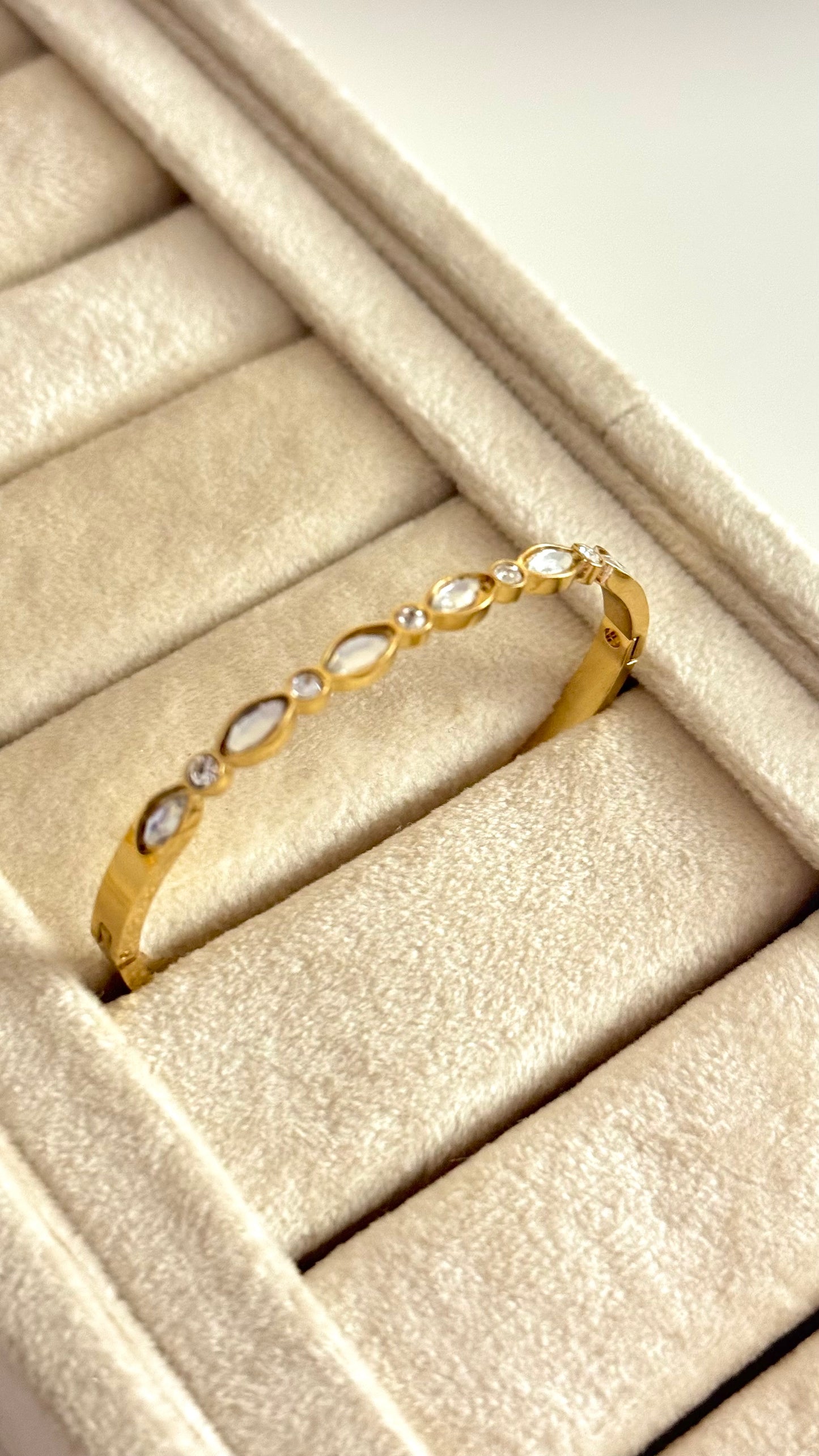 Iris Link Bangle ( Small Size-2.4”)