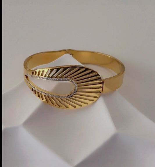 Majestic Feather Bracelet