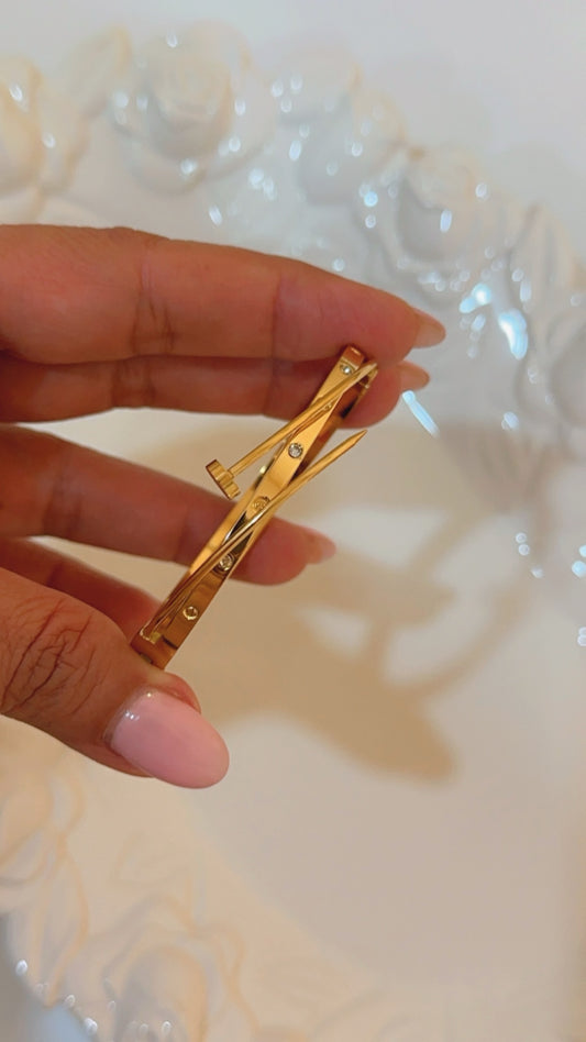 Sleek Nail Stone Bracelet