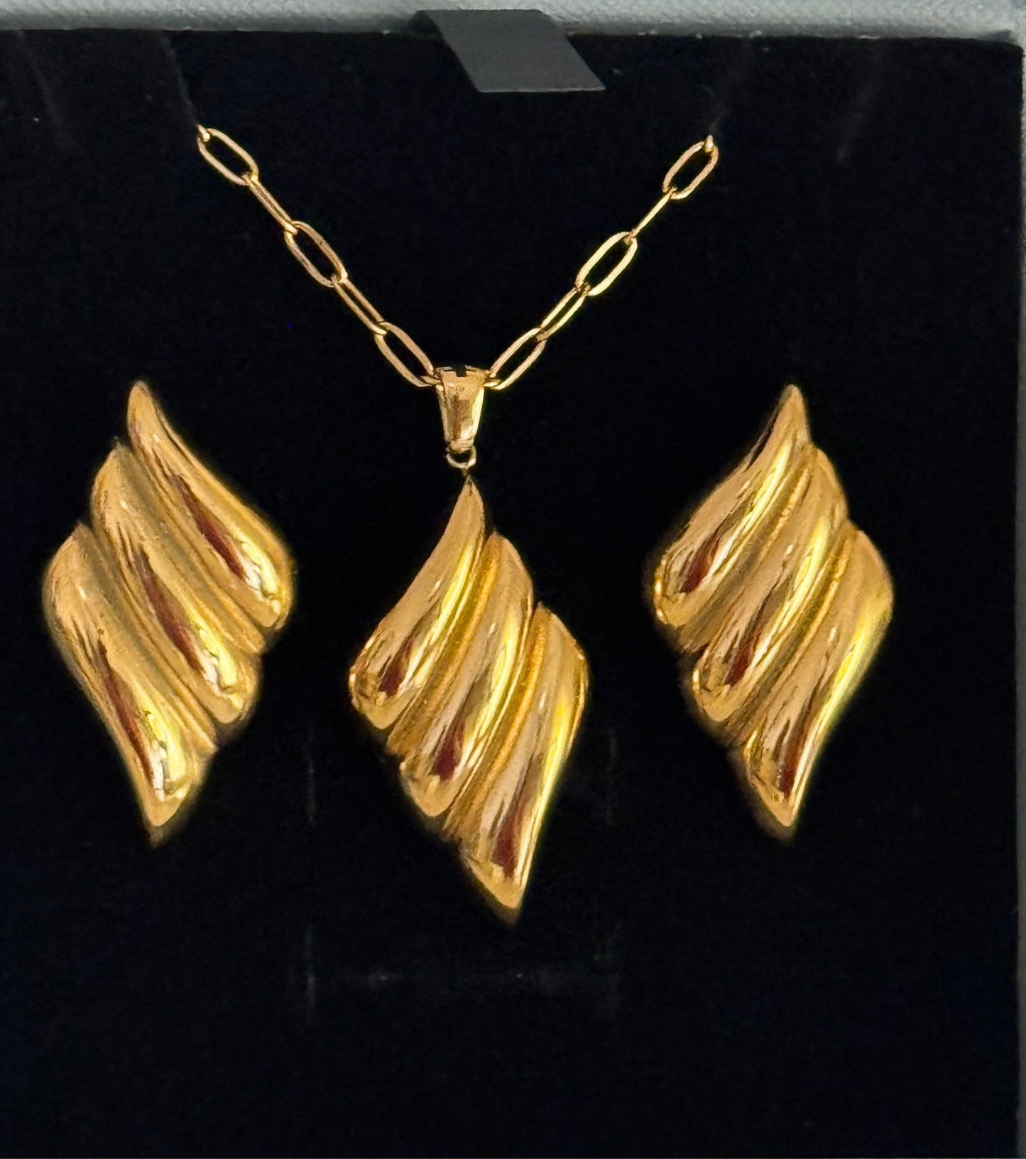 Golden Ripple Set ( Necklace + Earrings)
