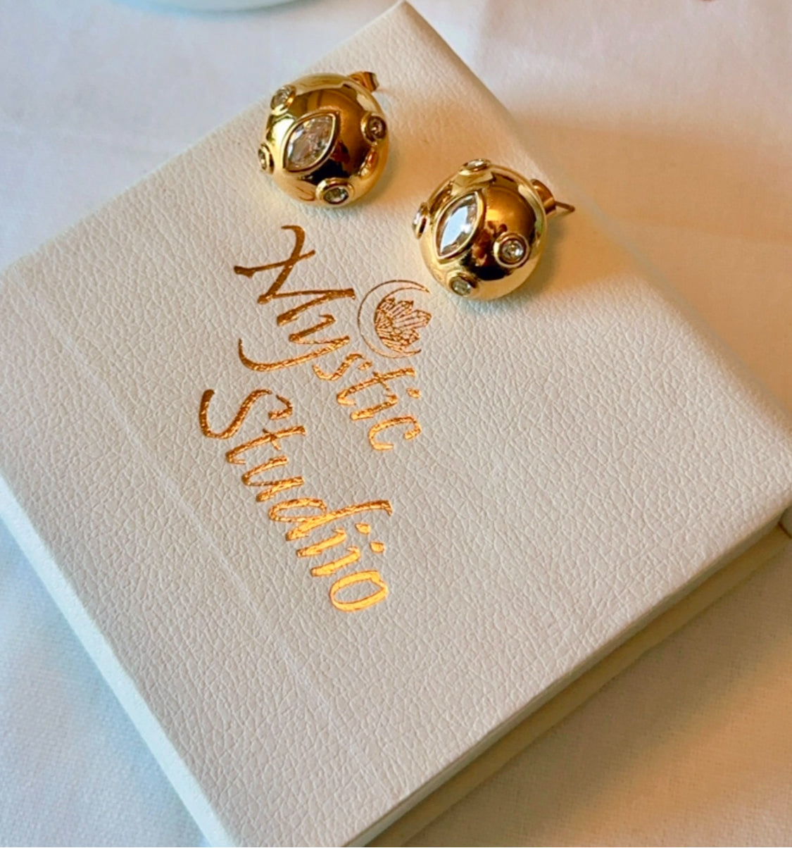 Gleaming Eye Orb Earrings