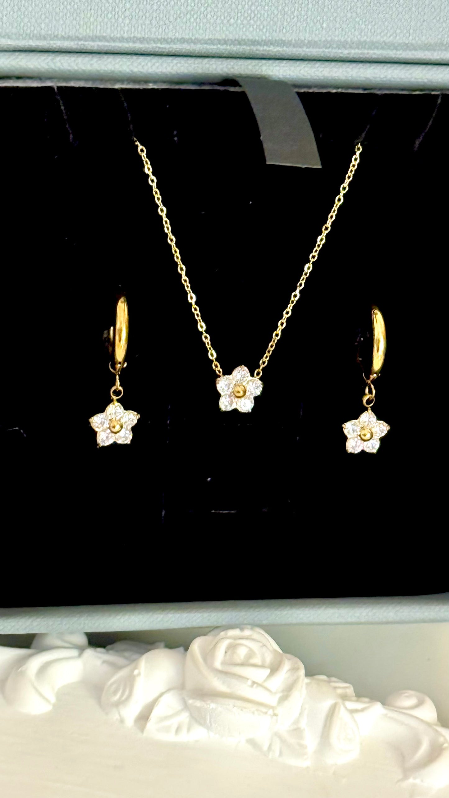 Lunafluer Set ( Necklace and Earrings)