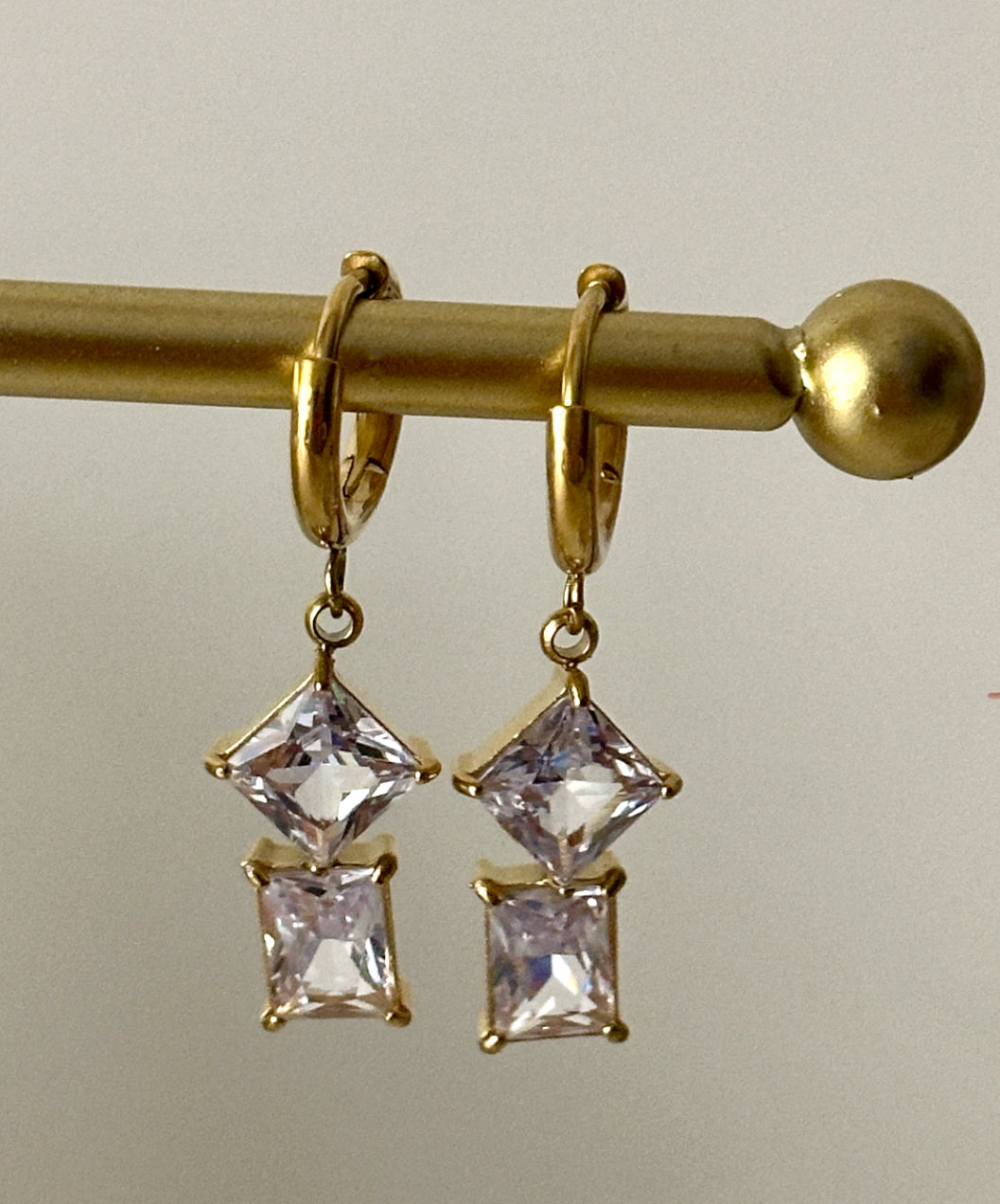 Zig - Zag zircon Dangler