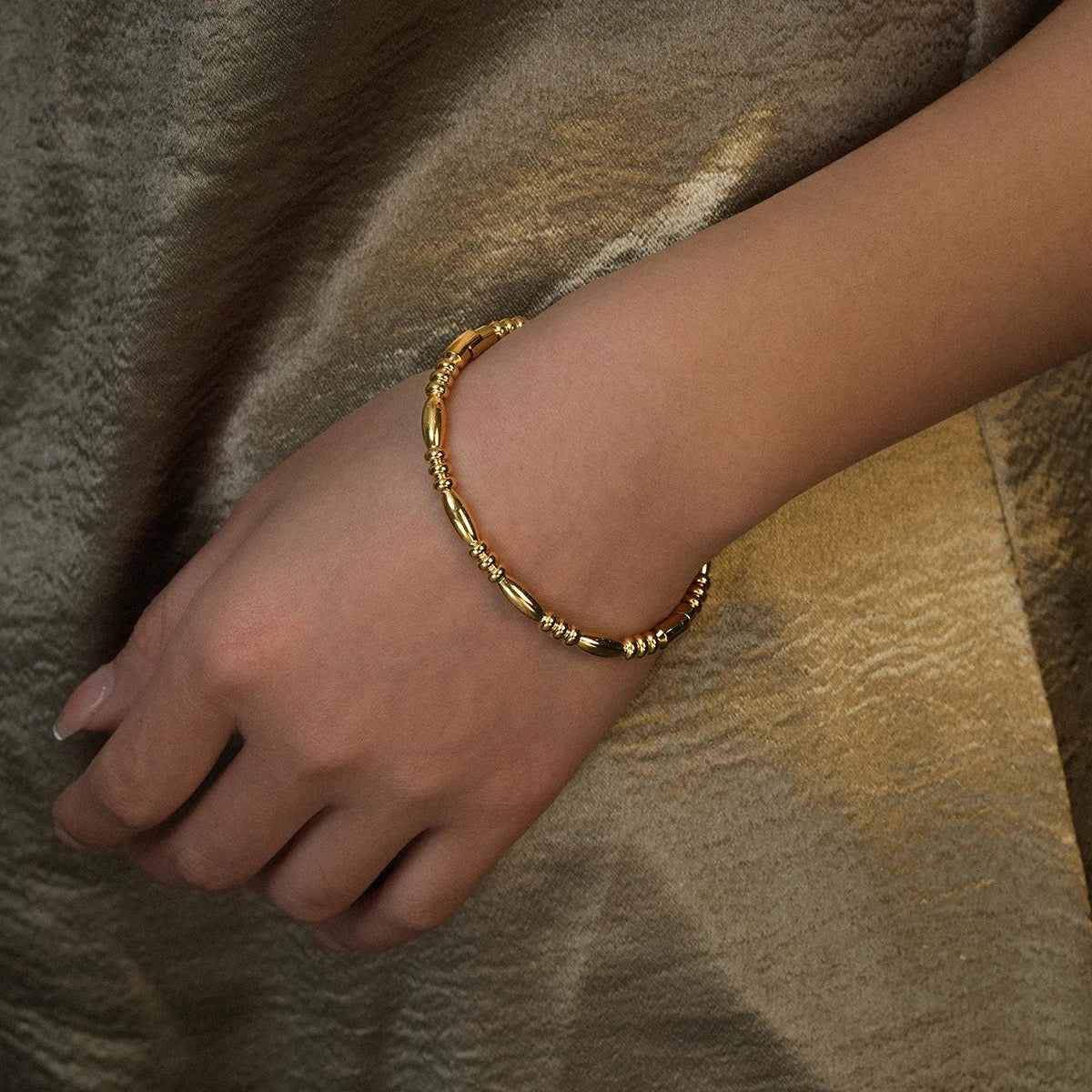 Chic Gold Bead Bracelet