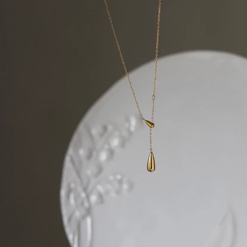 Hanging Tear Drop Necklace