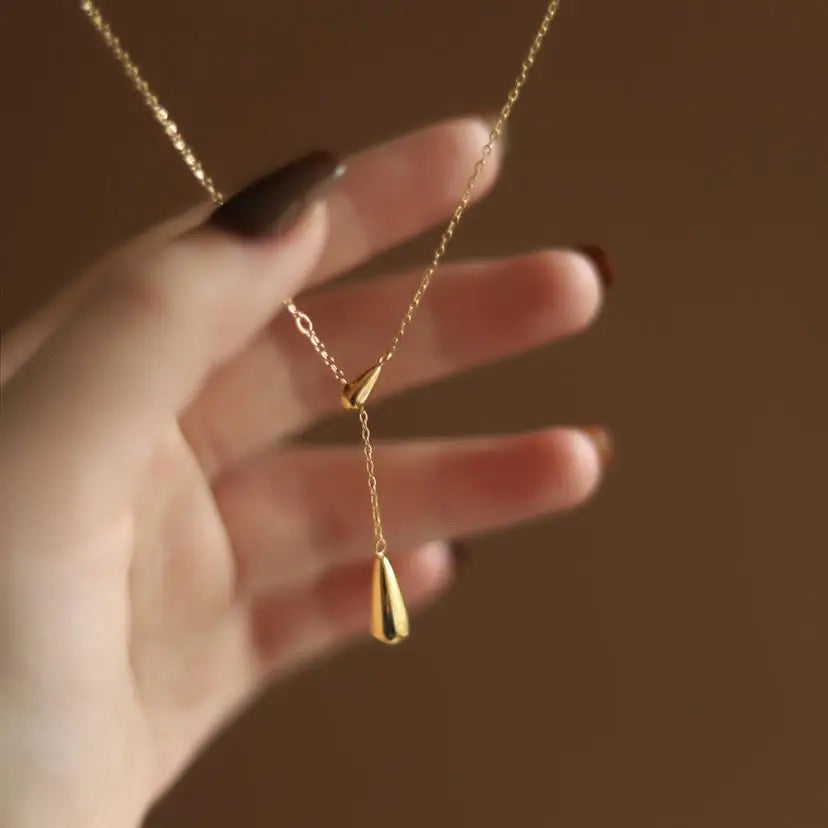 Hanging Tear Drop Necklace