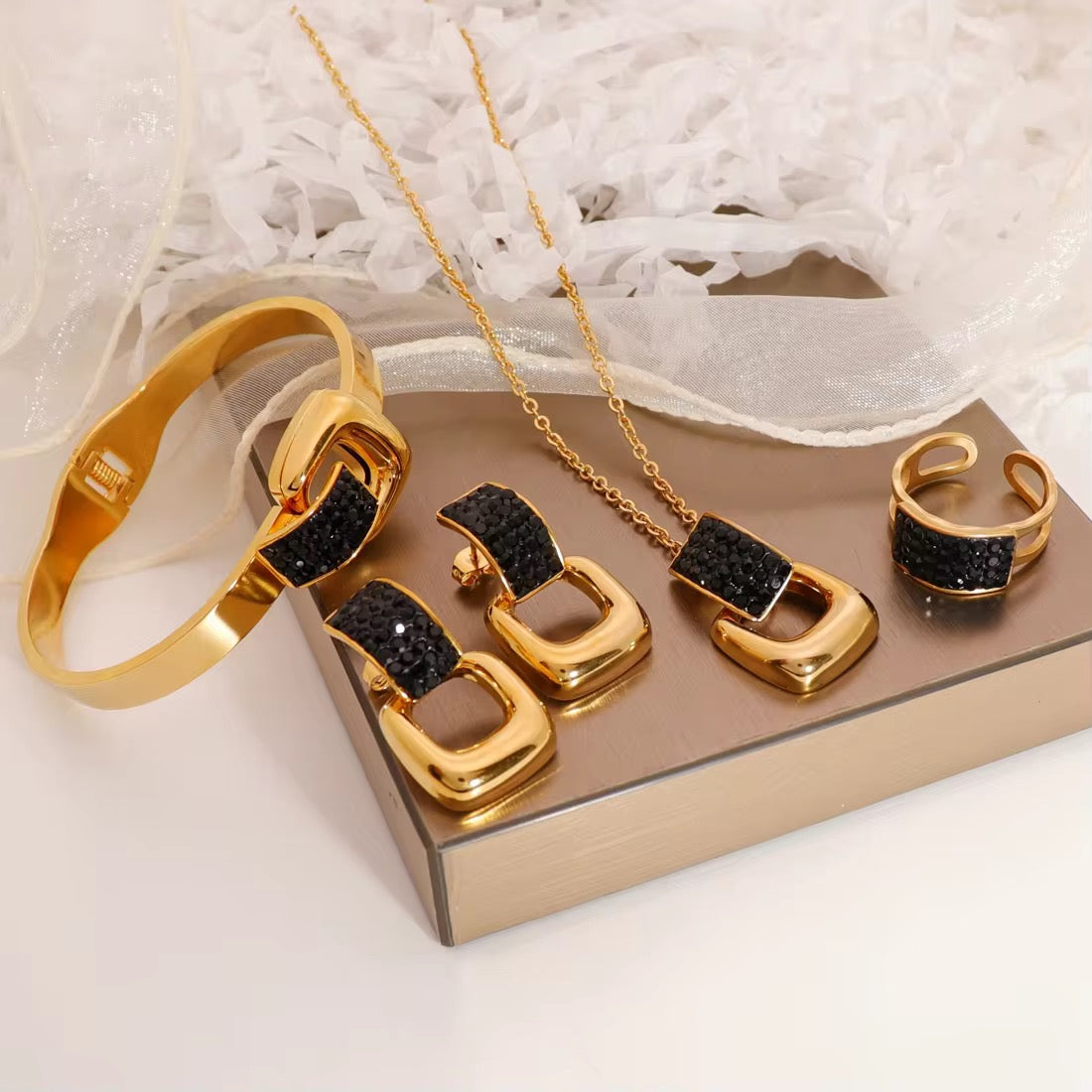 Noirèa Set ( Necklace + Earrings + Ring + Bracelet)