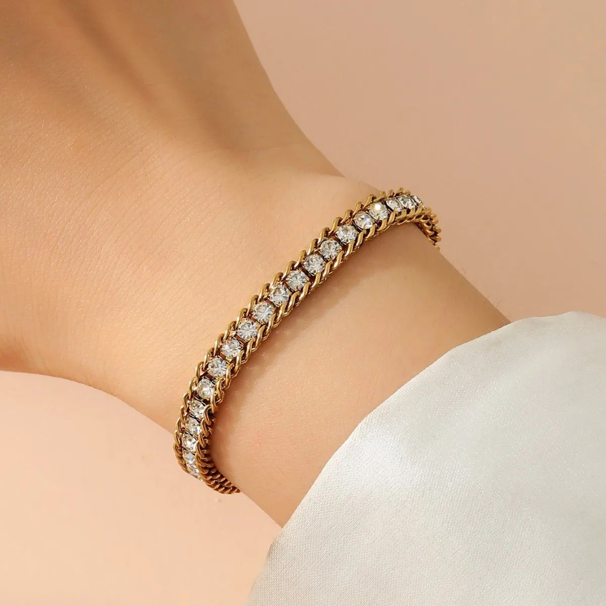 Double Chain Diamonťe Bracelet