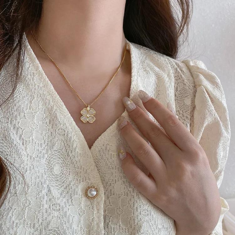 Floral Clover Necklace