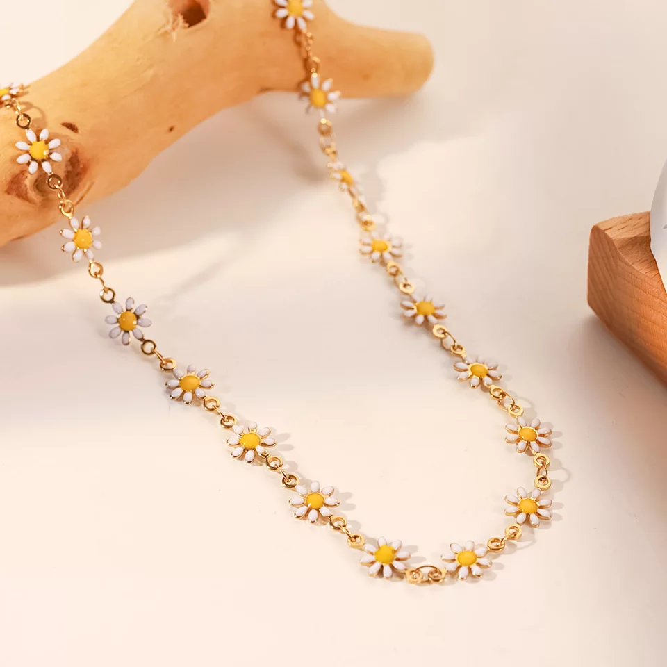 Spring Daisy Necklace