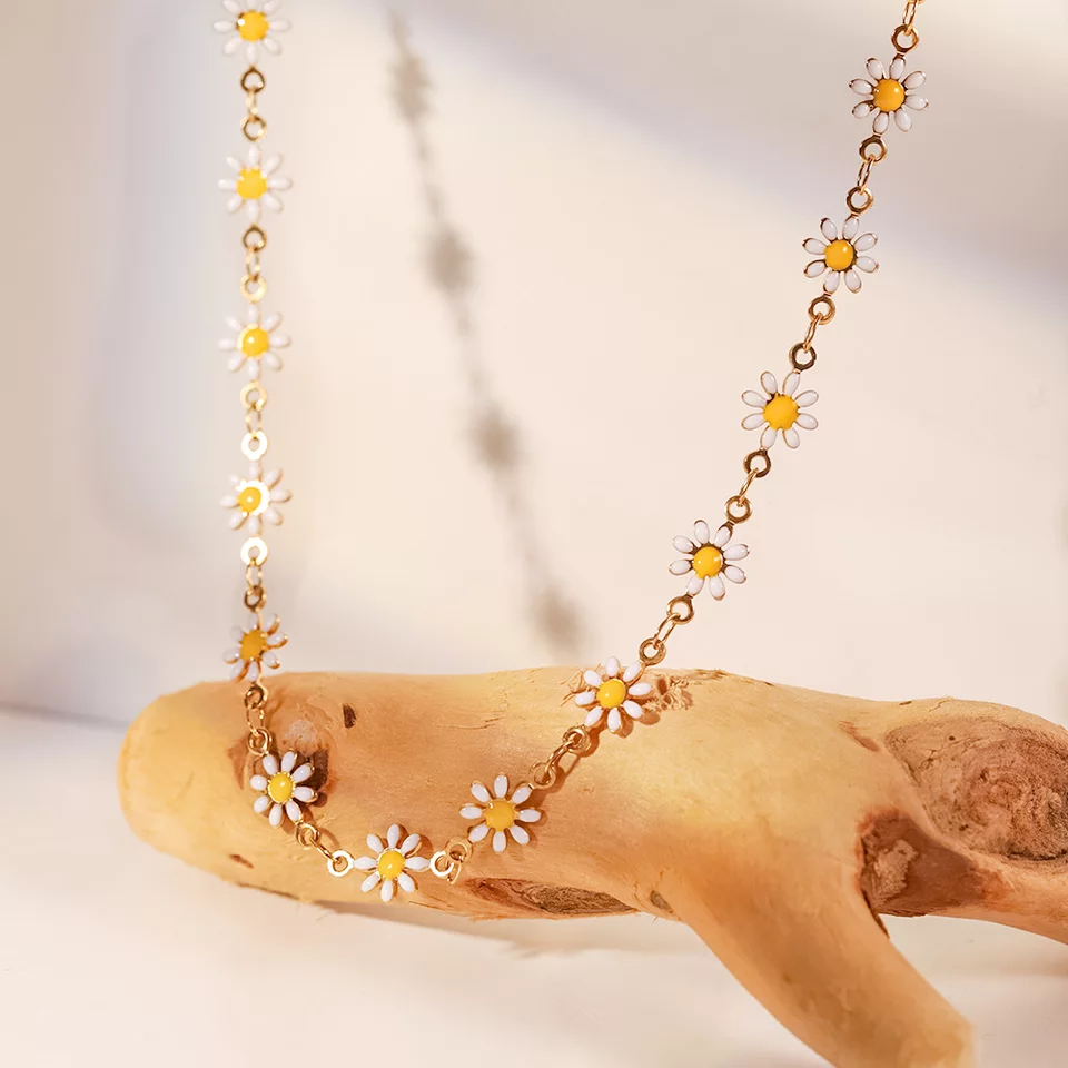 Spring Daisy Necklace