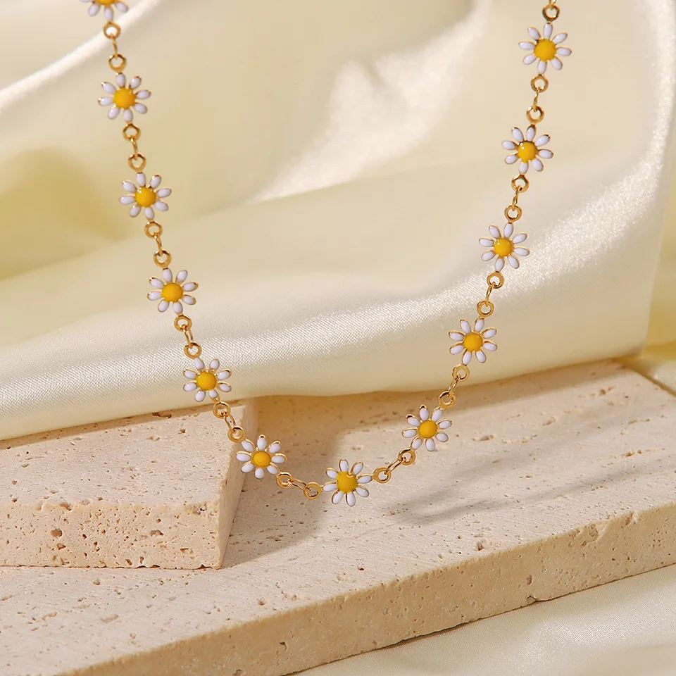 Spring Daisy Necklace