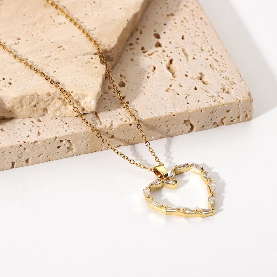 Fiona heart necklace