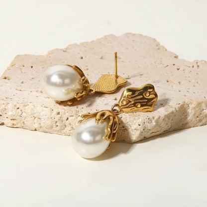 Hallie Pearl With Melting Gold Earrings