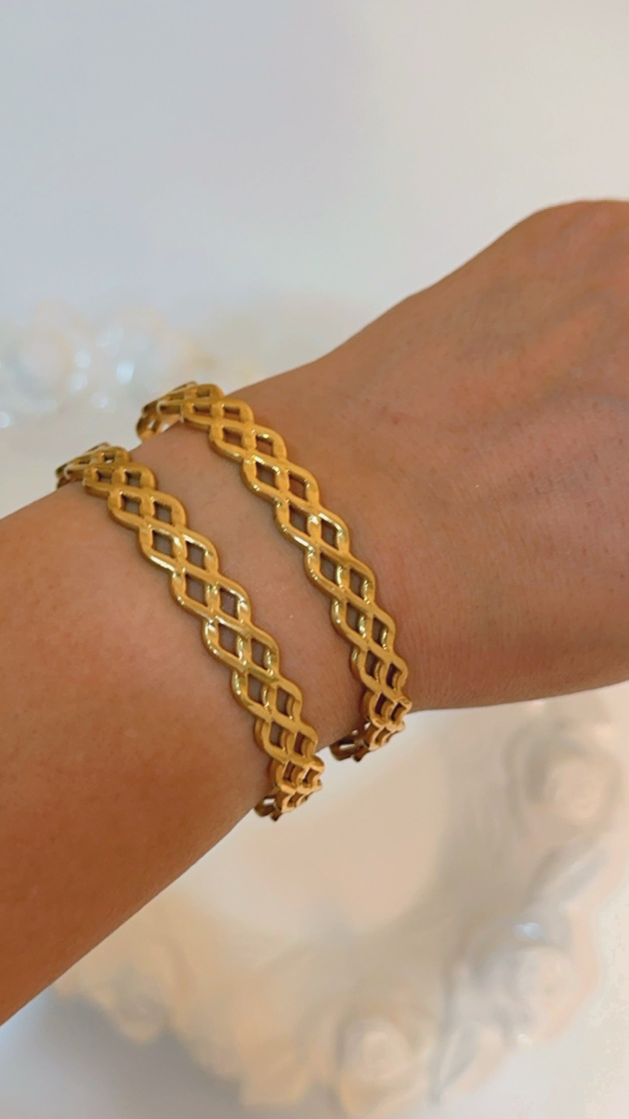 Mia Gold Mesh cuff