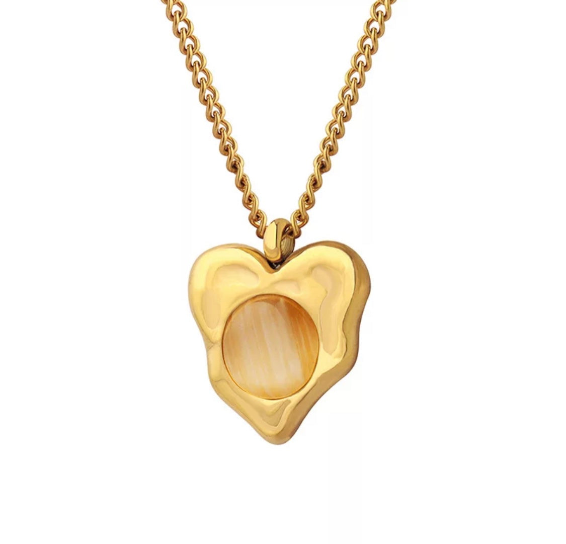 Noelle wavy heart necklace