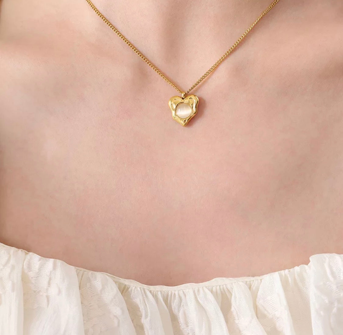 Noelle wavy heart necklace