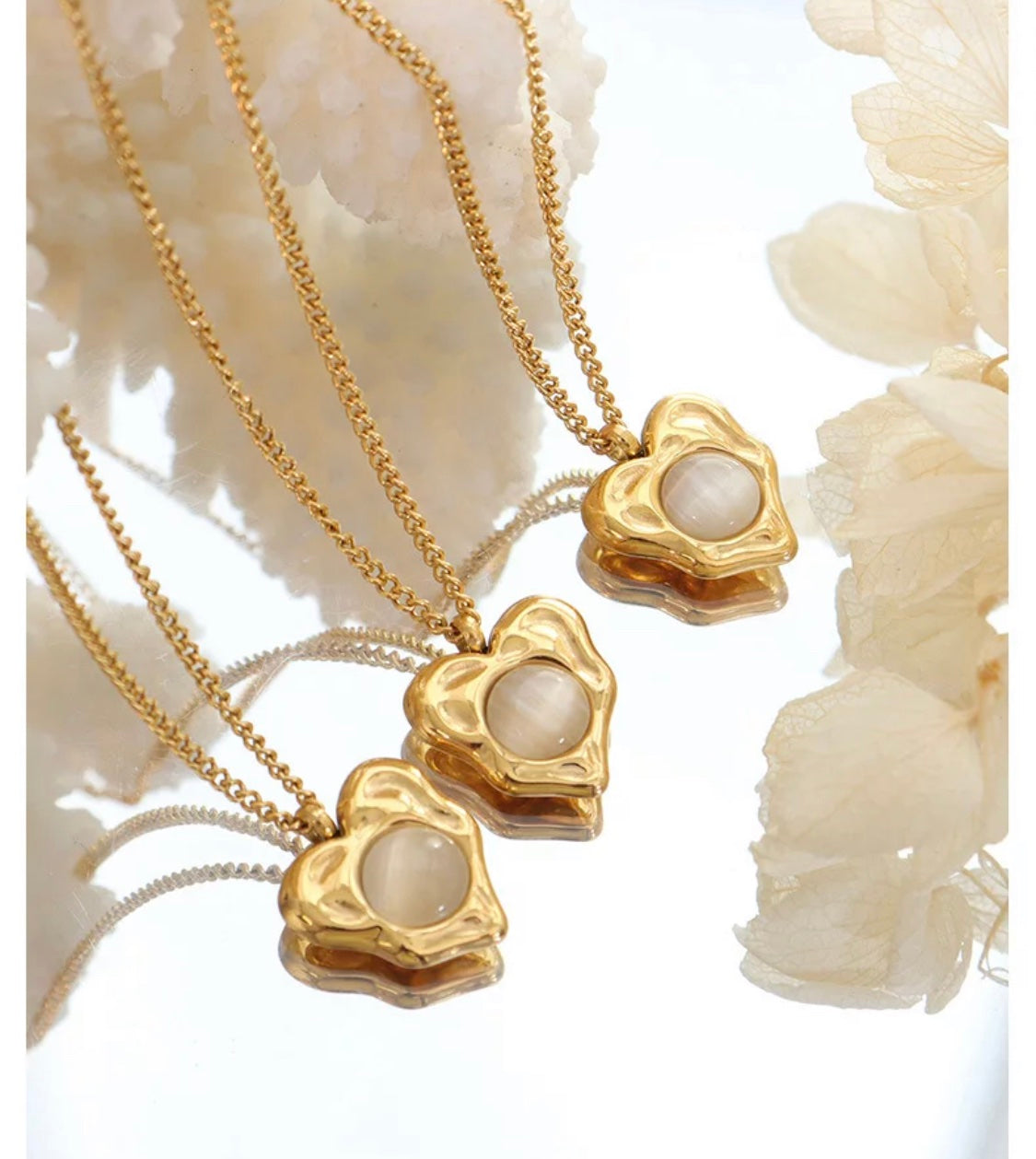 Noelle wavy heart necklace