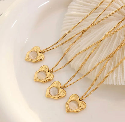 Noelle wavy heart necklace